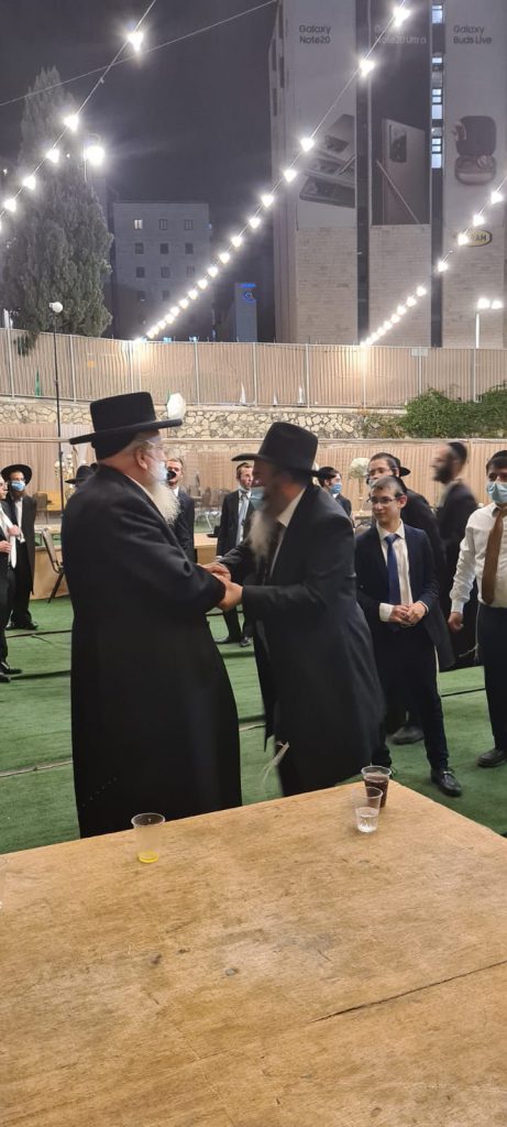 תיעוד: המשפיע הליטאי חיתן את בתו בחצר התלמוד תורה תיעוד: המשפיע הליטאי חיתן את בתו בחצר התלמוד תורה