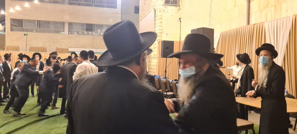 תיעוד: המשפיע הליטאי חיתן את בתו בחצר התלמוד תורה תיעוד: המשפיע הליטאי חיתן את בתו בחצר התלמוד תורה