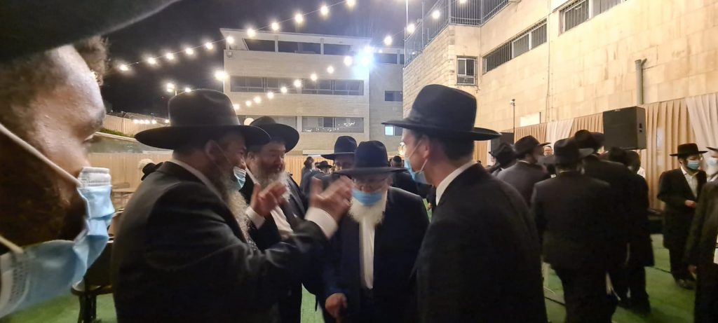 תיעוד: המשפיע הליטאי חיתן את בתו בחצר התלמוד תורה תיעוד: המשפיע הליטאי חיתן את בתו בחצר התלמוד תורה