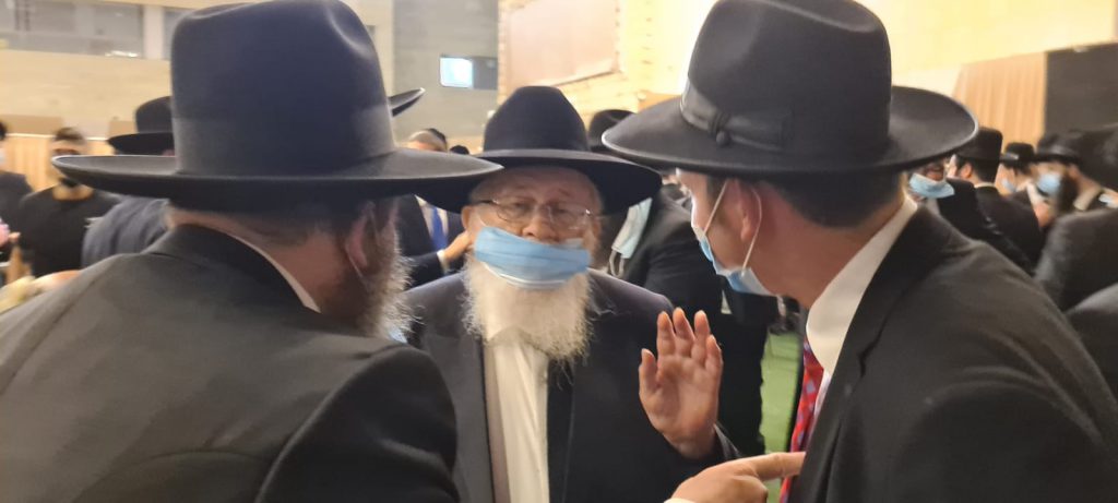 תיעוד: המשפיע הליטאי חיתן את בתו בחצר התלמוד תורה תיעוד: המשפיע הליטאי חיתן את בתו בחצר התלמוד תורה