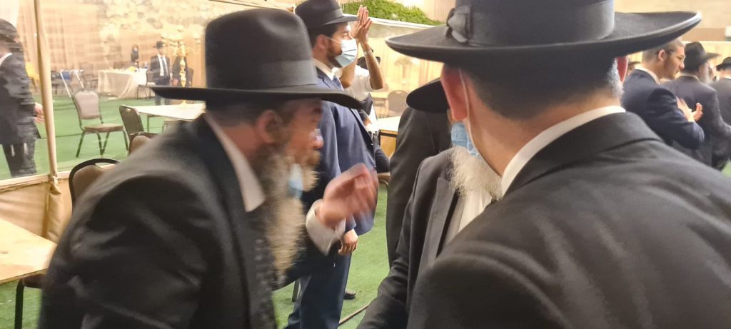 תיעוד: המשפיע הליטאי חיתן את בתו בחצר התלמוד תורה תיעוד: המשפיע הליטאי חיתן את בתו בחצר התלמוד תורה