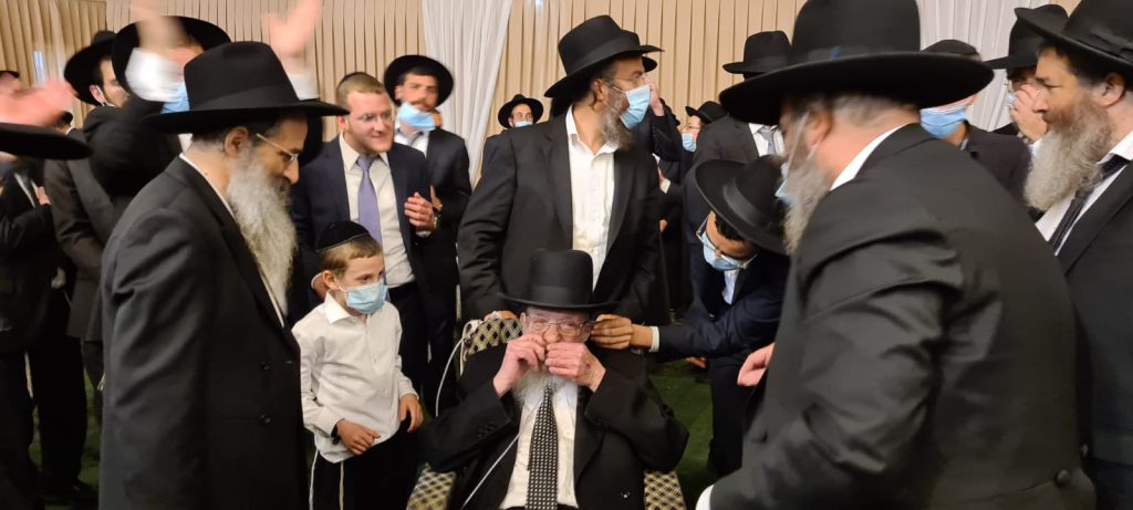 תיעוד: המשפיע הליטאי חיתן את בתו בחצר התלמוד תורה תיעוד: המשפיע הליטאי חיתן את בתו בחצר התלמוד תורה