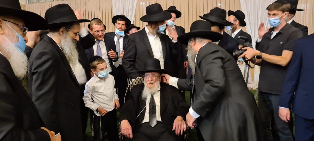 תיעוד: המשפיע הליטאי חיתן את בתו בחצר התלמוד תורה תיעוד: המשפיע הליטאי חיתן את בתו בחצר התלמוד תורה