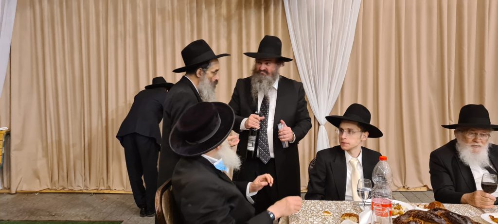 תיעוד: המשפיע הליטאי חיתן את בתו בחצר התלמוד תורה תיעוד: המשפיע הליטאי חיתן את בתו בחצר התלמוד תורה