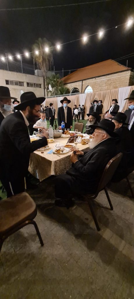 תיעוד: המשפיע הליטאי חיתן את בתו בחצר התלמוד תורה תיעוד: המשפיע הליטאי חיתן את בתו בחצר התלמוד תורה