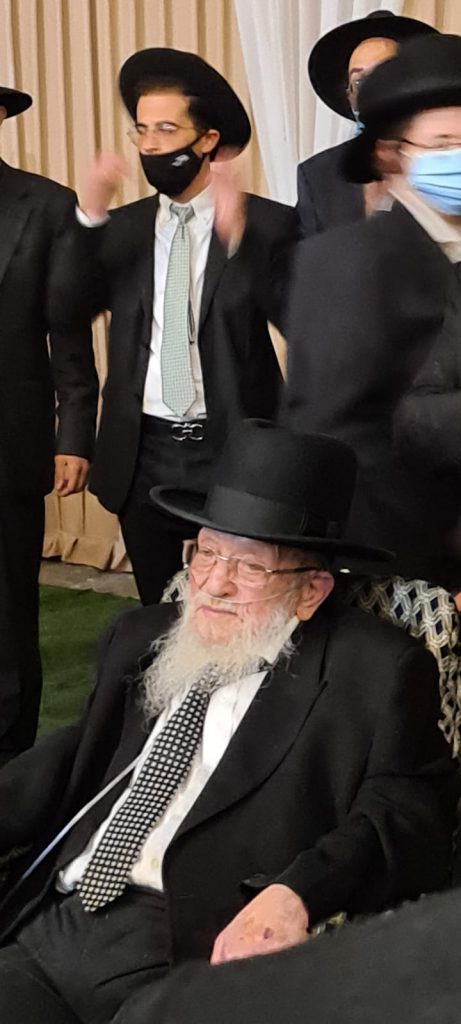 תיעוד: המשפיע הליטאי חיתן את בתו בחצר התלמוד תורה תיעוד: המשפיע הליטאי חיתן את בתו בחצר התלמוד תורה