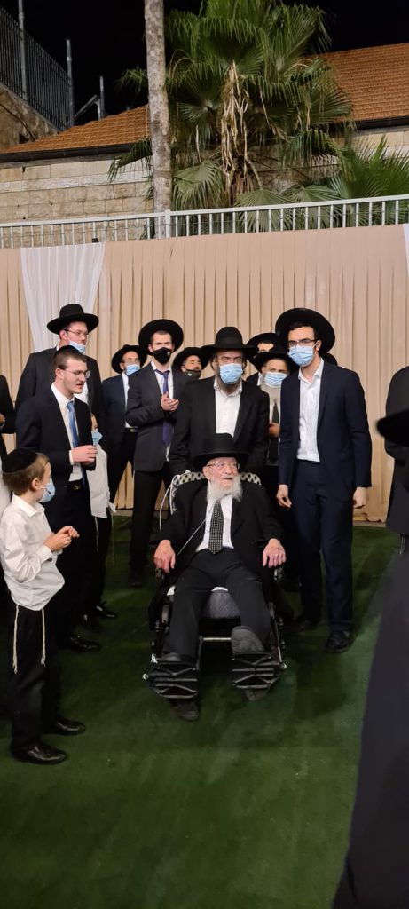 תיעוד: המשפיע הליטאי חיתן את בתו בחצר התלמוד תורה תיעוד: המשפיע הליטאי חיתן את בתו בחצר התלמוד תורה