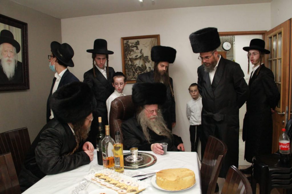 תיעוד: האדמו"ר מקוזמיר במצות שילוח הקן