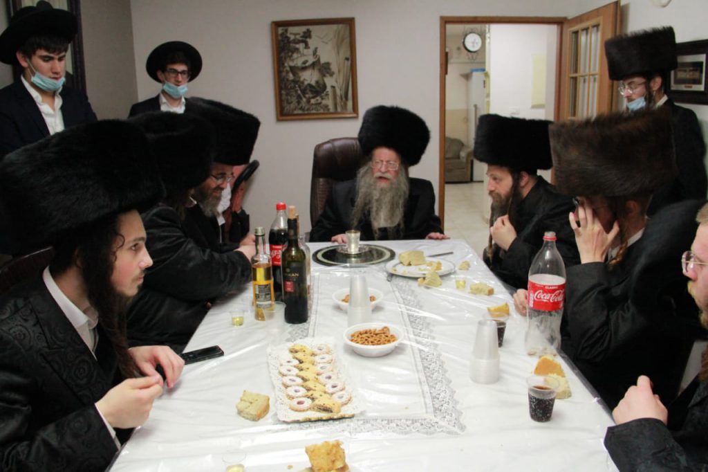 תיעוד: האדמו"ר מקוזמיר במצות שילוח הקן