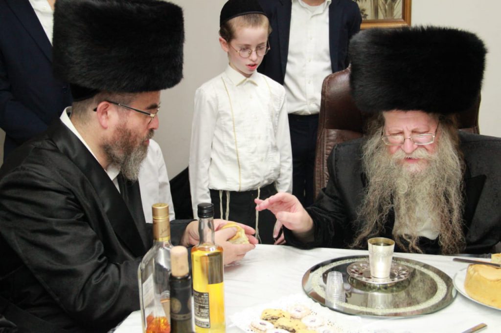 תיעוד: האדמו"ר מקוזמיר במצות שילוח הקן