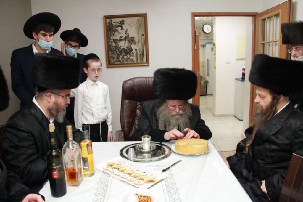 תיעוד: האדמו"ר מקוזמיר במצות שילוח הקן