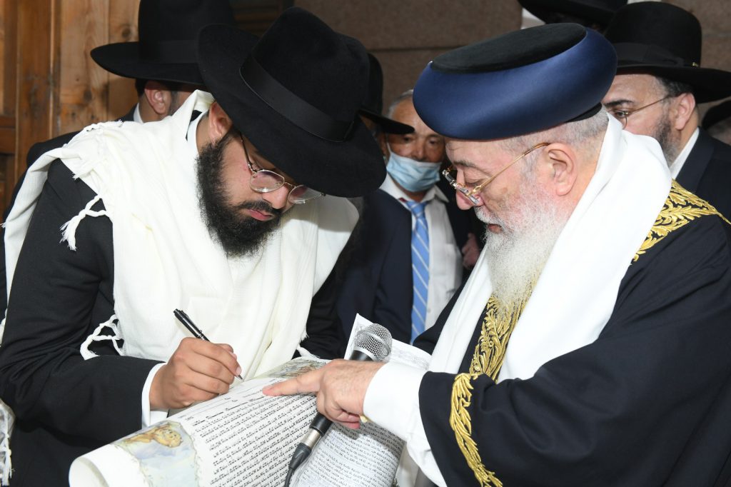 תיעוד: רבי עודד אדרי, משב"ק האדמו"ר רבי ברוך אבוחצירא השיא את בנו