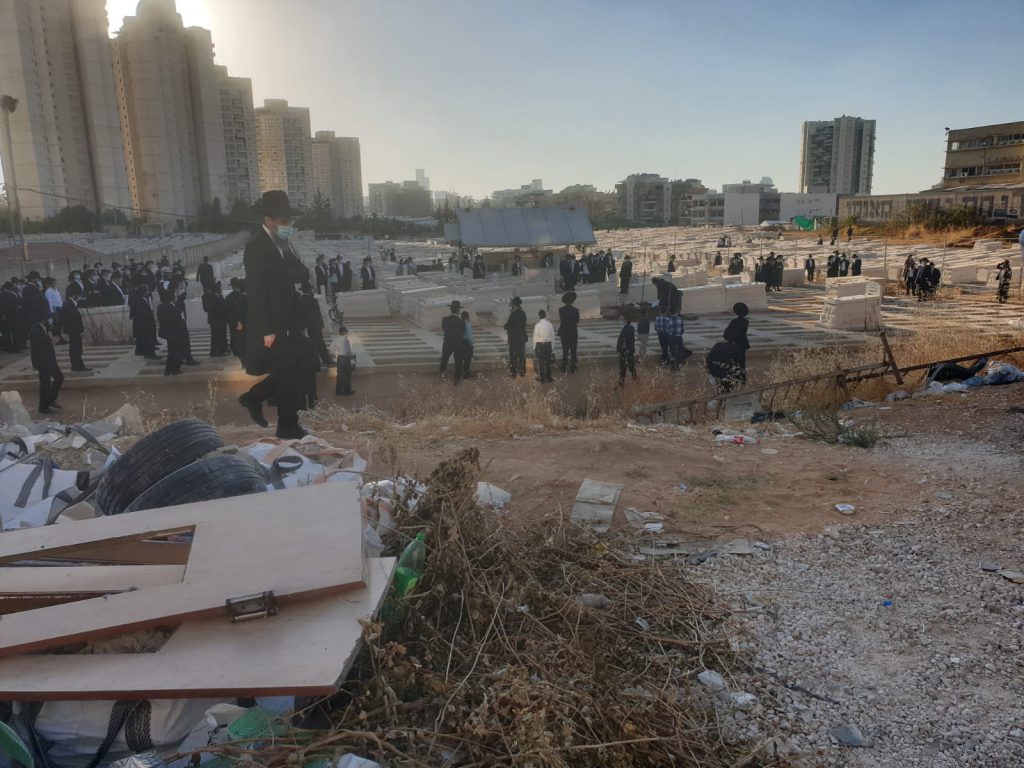 צפו: הלווית ראש ישיבת טעלז הגאון רבי חיים דב קעלר זצ"ל משיקגו לבני ברק