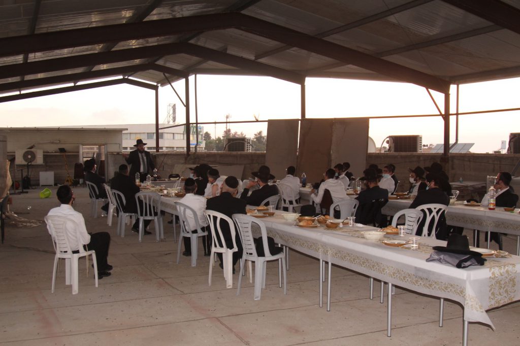 תיעוד: סיום מסכת נדה במרחב הפתוח בעיר מודיעין עילית