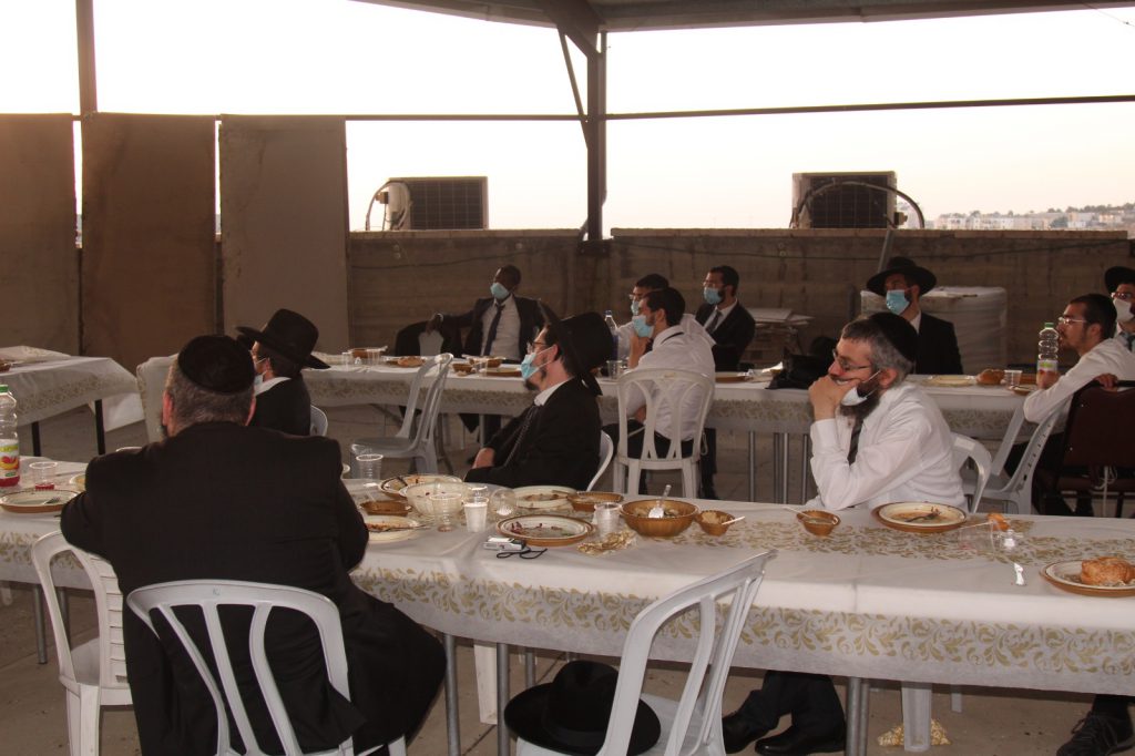 תיעוד: סיום מסכת נדה במרחב הפתוח בעיר מודיעין עילית