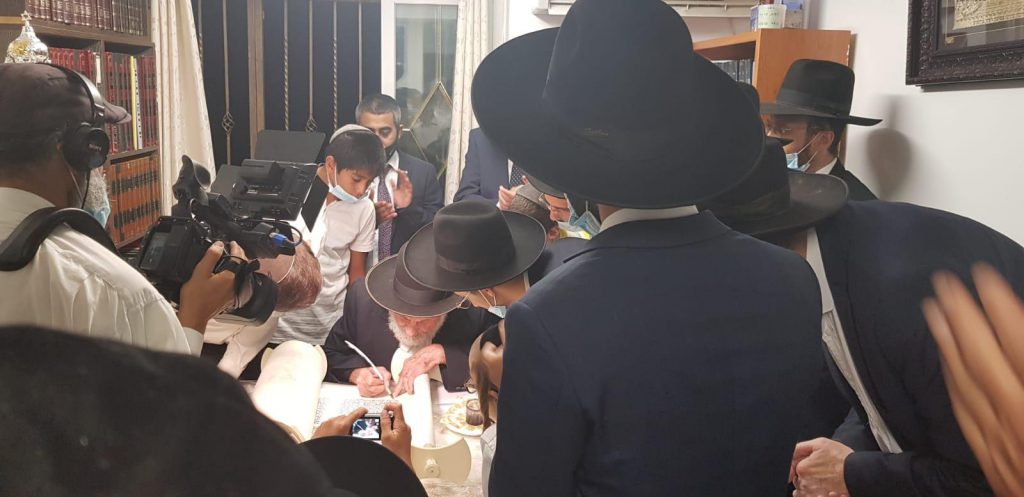 תיעוד: הכנסת ספר תורה לבית המדרש 'זכות אבות' ברוממה