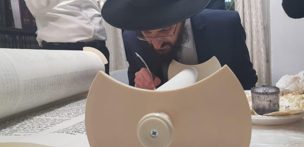 תיעוד: הכנסת ספר תורה לבית המדרש 'זכות אבות' ברוממה