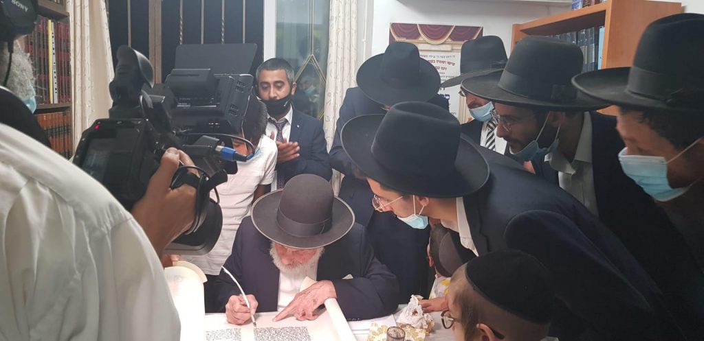 תיעוד: הכנסת ספר תורה לבית המדרש 'זכות אבות' ברוממה