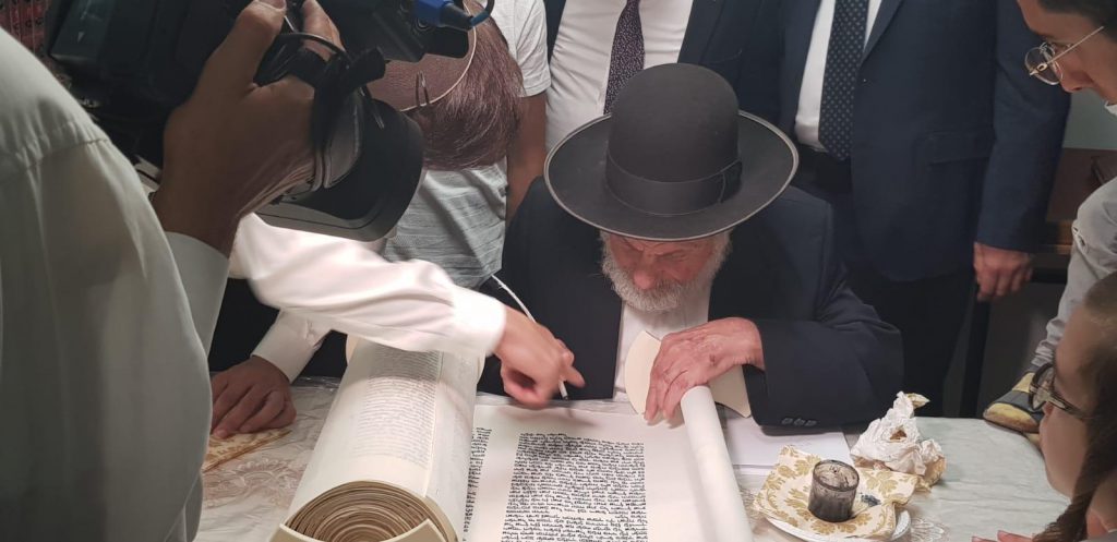 תיעוד: הכנסת ספר תורה לבית המדרש 'זכות אבות' ברוממה