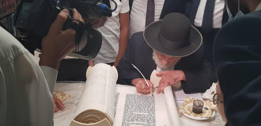 תיעוד: הכנסת ספר תורה לבית המדרש 'זכות אבות' ברוממה