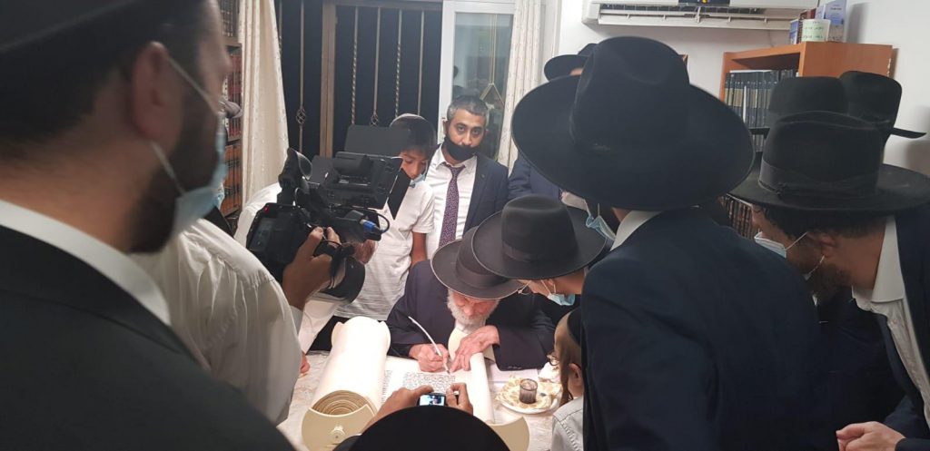 תיעוד: הכנסת ספר תורה לבית המדרש 'זכות אבות' ברוממה