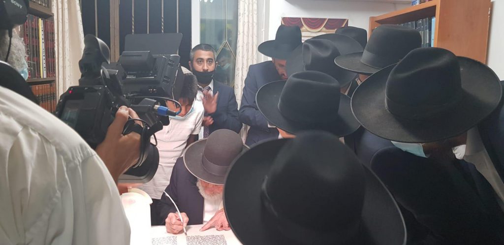 תיעוד: הכנסת ספר תורה לבית המדרש 'זכות אבות' ברוממה