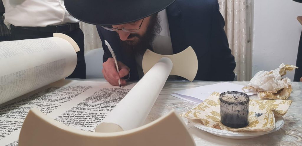 תיעוד: הכנסת ספר תורה לבית המדרש 'זכות אבות' ברוממה