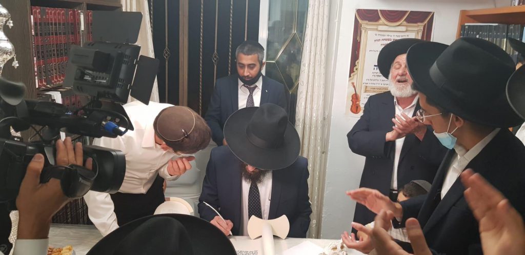 תיעוד: הכנסת ספר תורה לבית המדרש 'זכות אבות' ברוממה