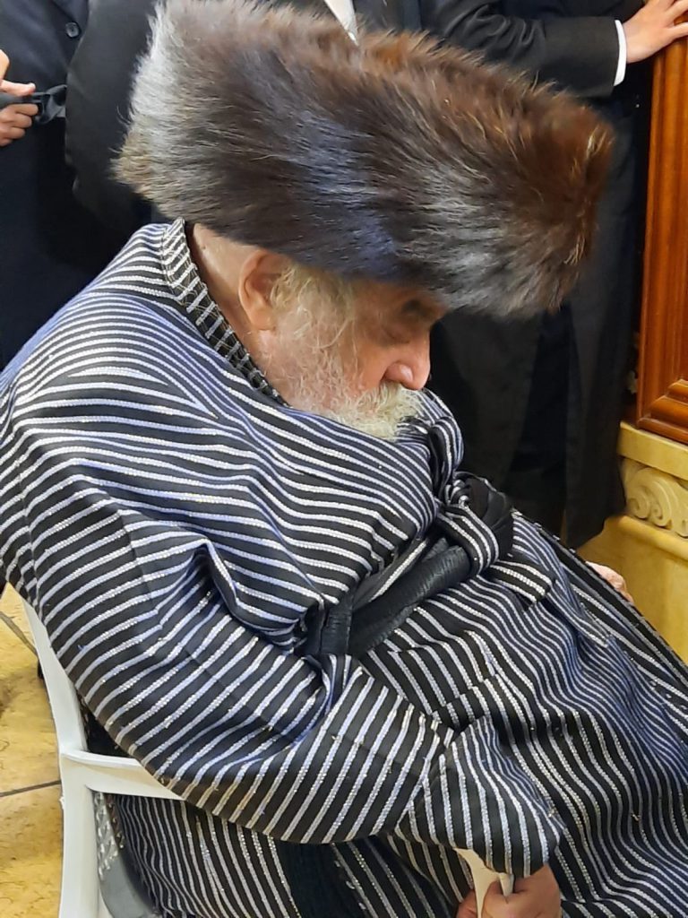 תיעוד ממירון: לאחר חצות הלילה גאב"ד קארלסבורג שקוע בלימוד