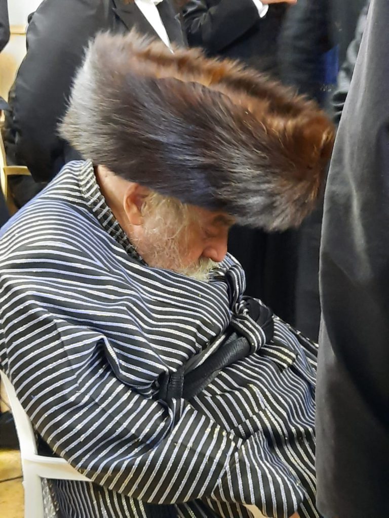 תיעוד ממירון: לאחר חצות הלילה גאב"ד קארלסבורג שקוע בלימוד