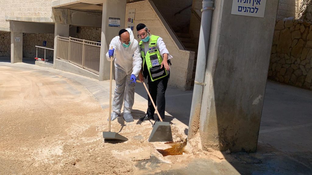 הסערה בעקבות התיעוד ב'המחדש': בזק"א אספו את הדליפה מהקברים
