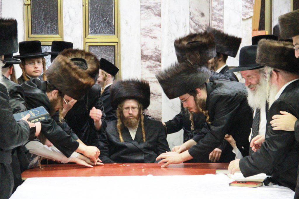 תיעוד: השבת הראשונה בראשות ה'ממשיך' בשומרי אמונים