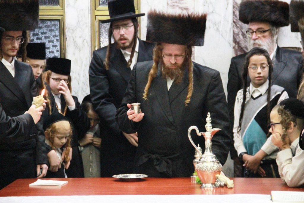 תיעוד: השבת הראשונה בראשות ה'ממשיך' בשומרי אמונים