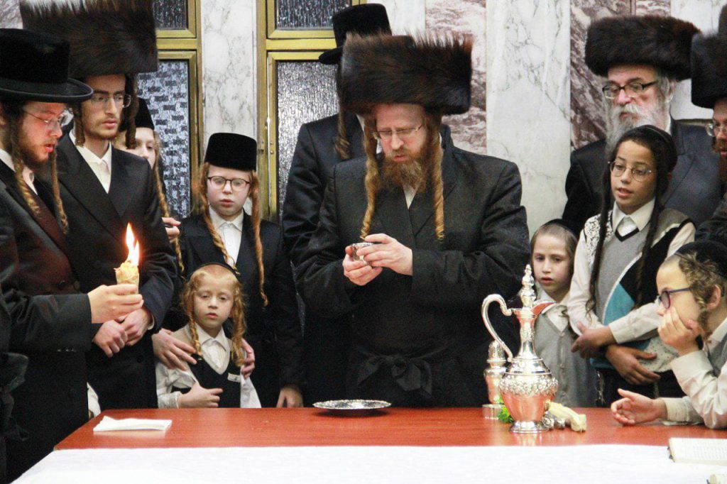 תיעוד: השבת הראשונה בראשות ה'ממשיך' בשומרי אמונים