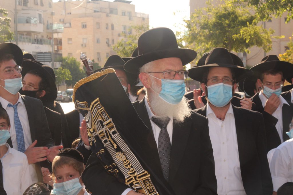 הכנסת ספר תורה וחנוכת הבית בקהילת קצות החושן במודיעין עילית הכנסת ספר תורה וחנוכת הבית בקהילת קצות החושן במודיעין עילית