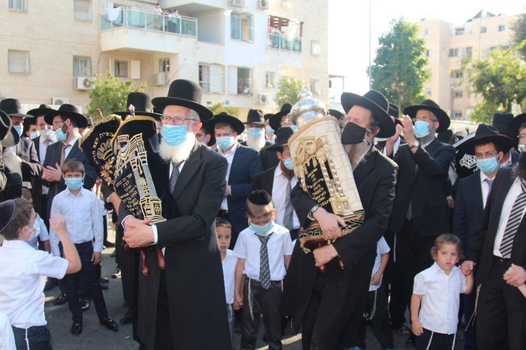 הכנסת ספר תורה וחנוכת הבית בקהילת קצות החושן במודיעין עילית הכנסת ספר תורה וחנוכת הבית בקהילת קצות החושן במודיעין עילית