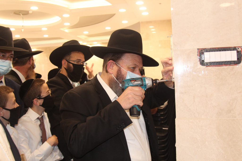 הכנסת ספר תורה וחנוכת הבית בקהילת קצות החושן במודיעין עילית הכנסת ספר תורה וחנוכת הבית בקהילת קצות החושן במודיעין עילית