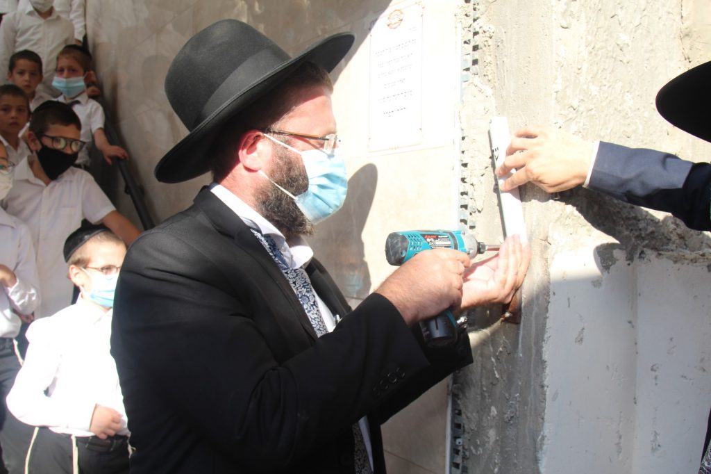 הכנסת ספר תורה וחנוכת הבית בקהילת קצות החושן במודיעין עילית הכנסת ספר תורה וחנוכת הבית בקהילת קצות החושן במודיעין עילית