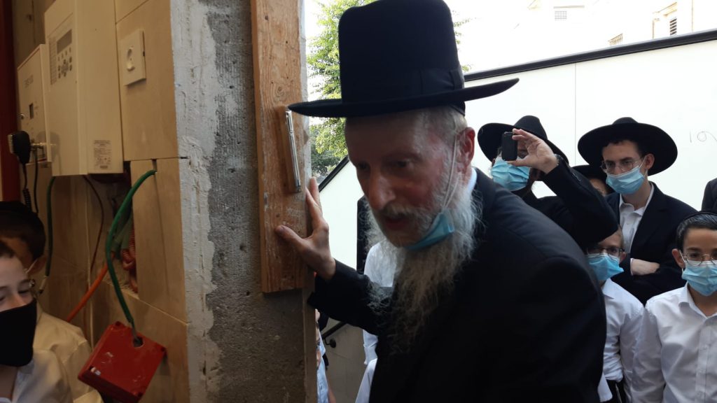 הכנסת ספר תורה וחנוכת הבית בקהילת קצות החושן במודיעין עילית הכנסת ספר תורה וחנוכת הבית בקהילת קצות החושן במודיעין עילית