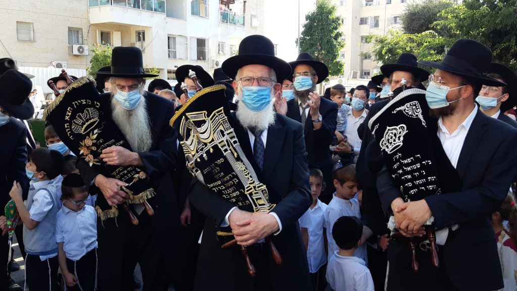 הכנסת ספר תורה וחנוכת הבית בקהילת קצות החושן במודיעין עילית הכנסת ספר תורה וחנוכת הבית בקהילת קצות החושן במודיעין עילית