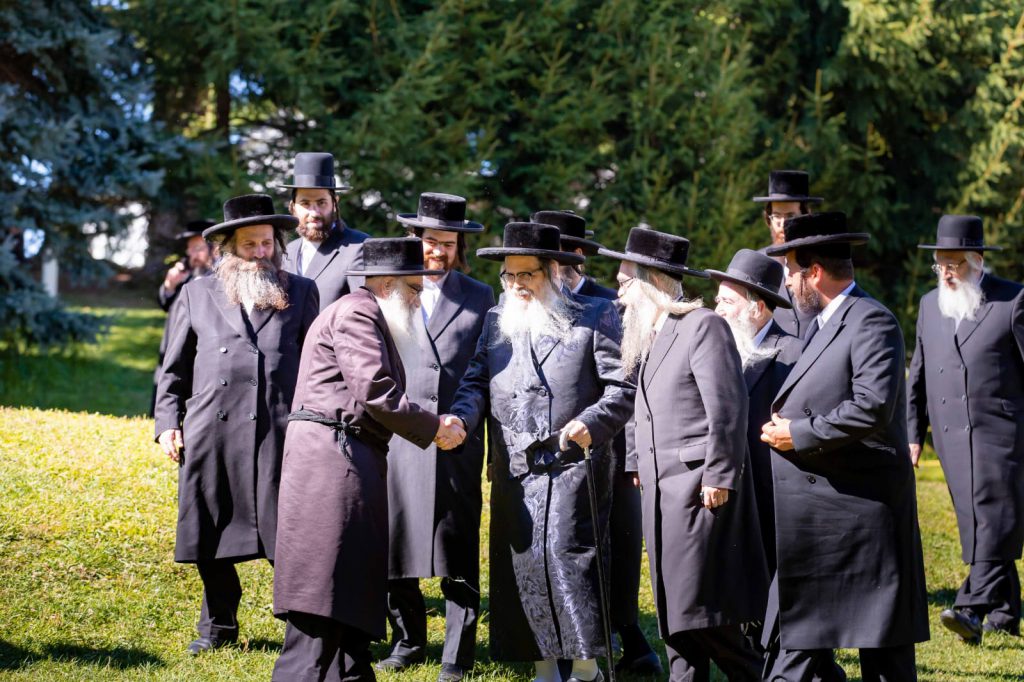 רחוק ממגבלות הקורונה: ביקור האדמו"ר מסאטמר במחנה הקיץ בפנסילבניה