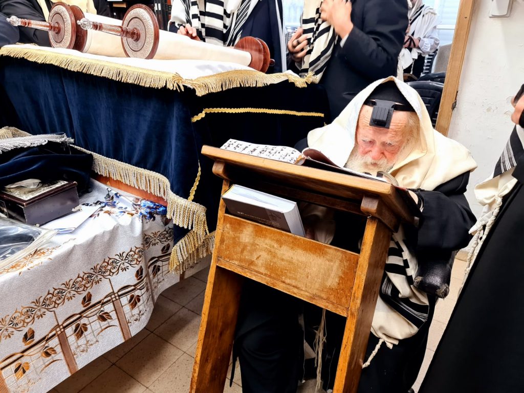 תיעוד מיוחד: שר התורה בתפילת שחרית הבוקר