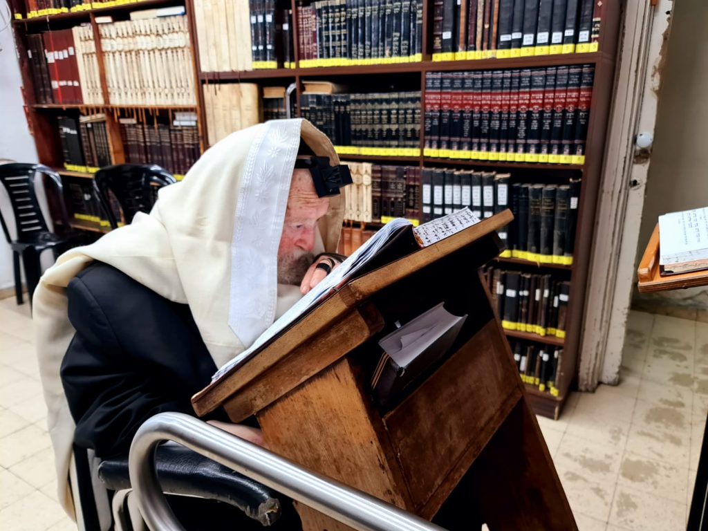 תיעוד מיוחד: שר התורה בתפילת שחרית הבוקר