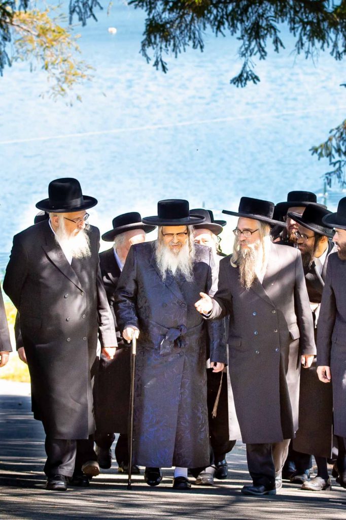 רחוק ממגבלות הקורונה: ביקור האדמו"ר מסאטמר במחנה הקיץ בפנסילבניה