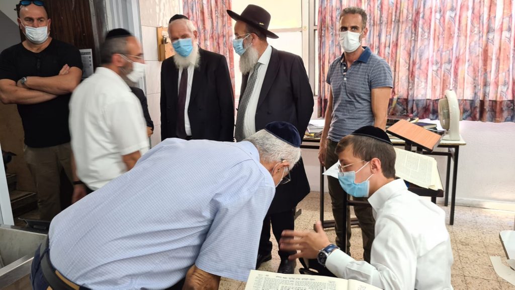 המאבק בקורונה: רוני גמזו ורוני נומה הגיעו לביקור בעיר התורה בני ברק