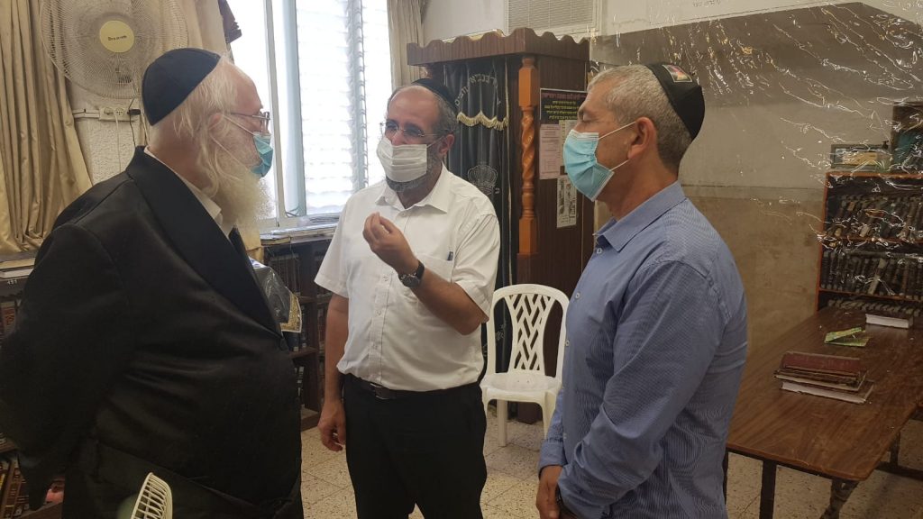 המאבק בקורונה: רוני גמזו ורוני נומה הגיעו לביקור בעיר התורה בני ברק