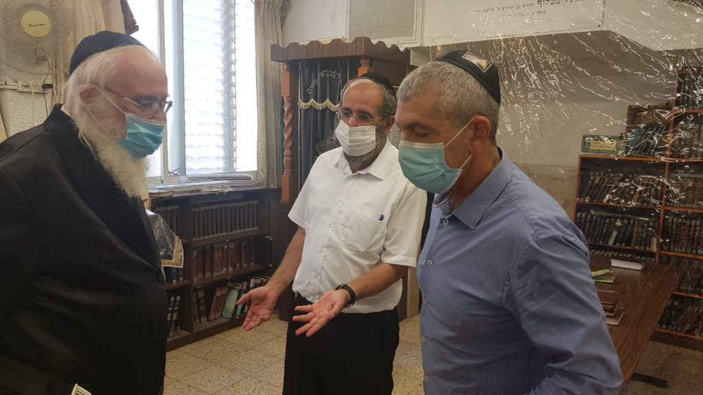 המאבק בקורונה: רוני גמזו ורוני נומה הגיעו לביקור בעיר התורה בני ברק