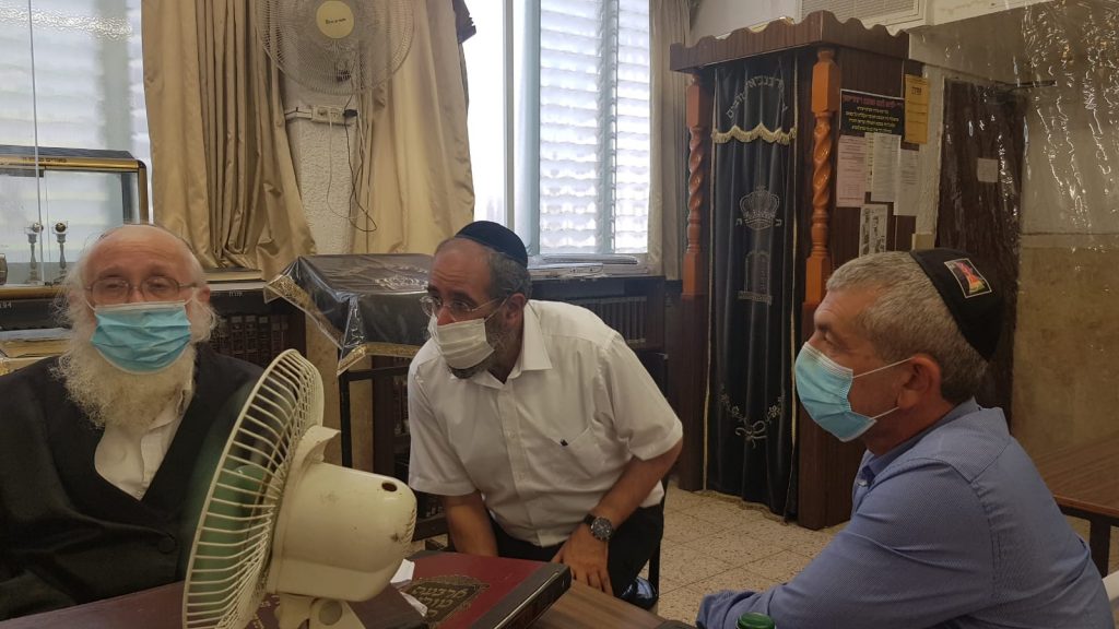 המאבק בקורונה: רוני גמזו ורוני נומה הגיעו לביקור בעיר התורה בני ברק