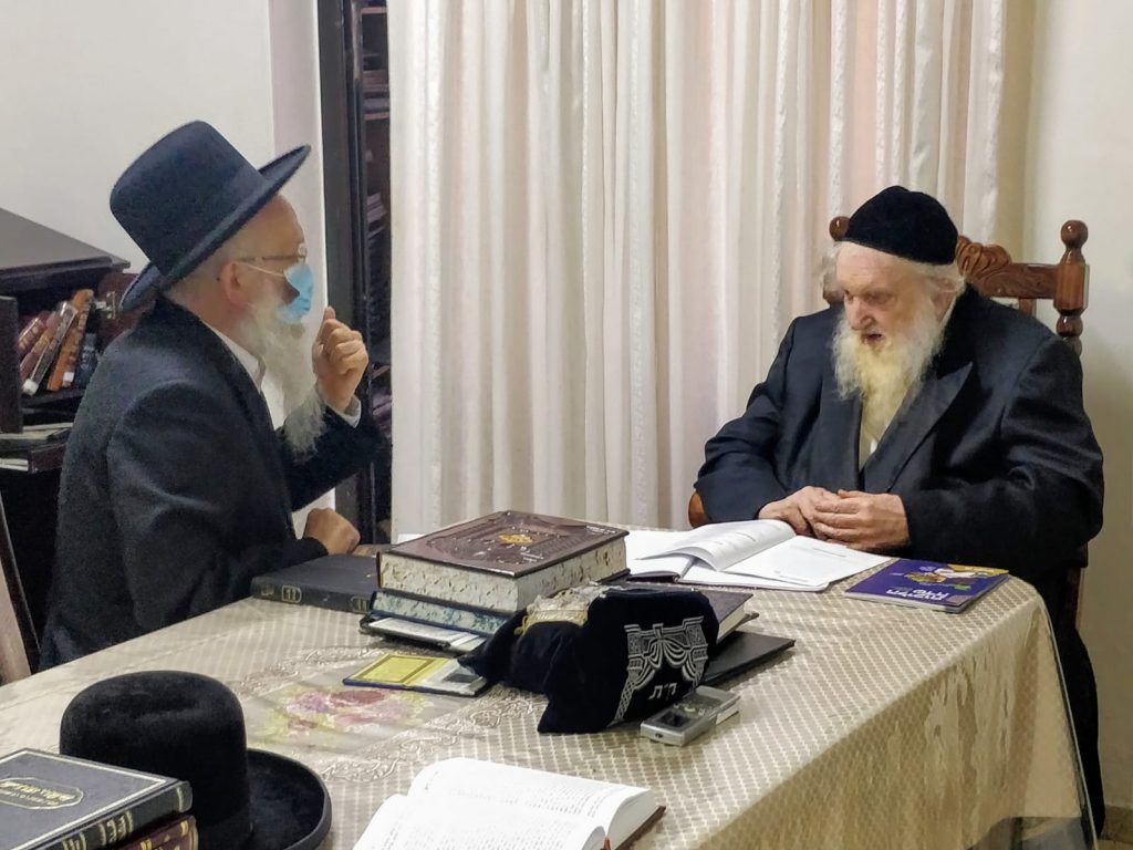 תיעוד: הגר"י אפרתי בהתייעצות אצל ראב"ד העדה החרדית