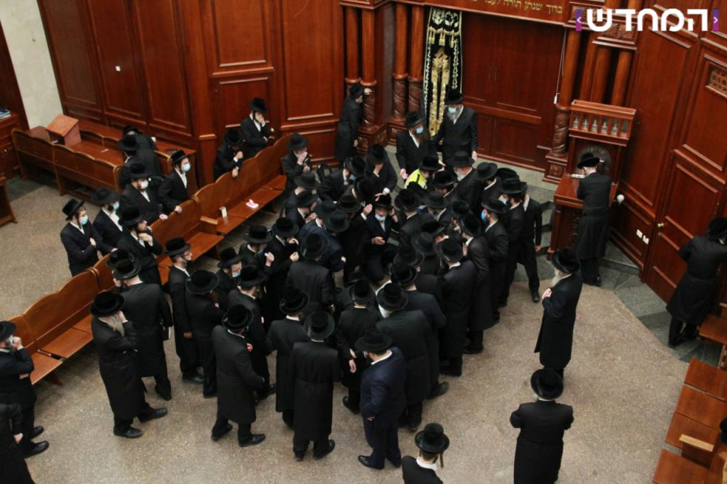 הוּסְרָה הַפָּרֹכֶת: מיטת הרבי מסאדיגורא זצ"ל הגיעה לבית המדרש • תיעוד